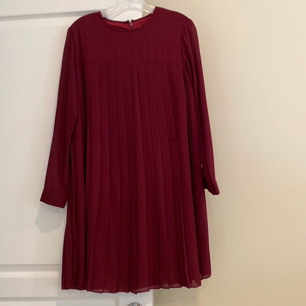Rachel Parcell burgundy pleated dress